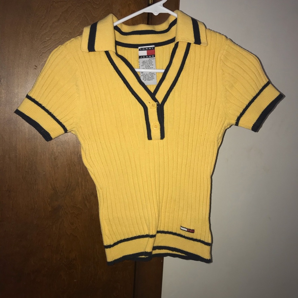 Cute yellow and black top - Picture 1 of 2